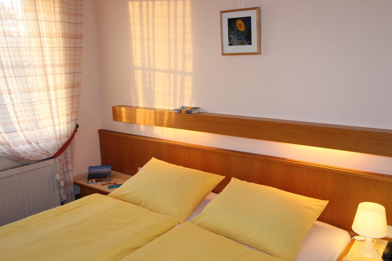 Hotel Pension Leiner Neusiedl am See Exterior photo